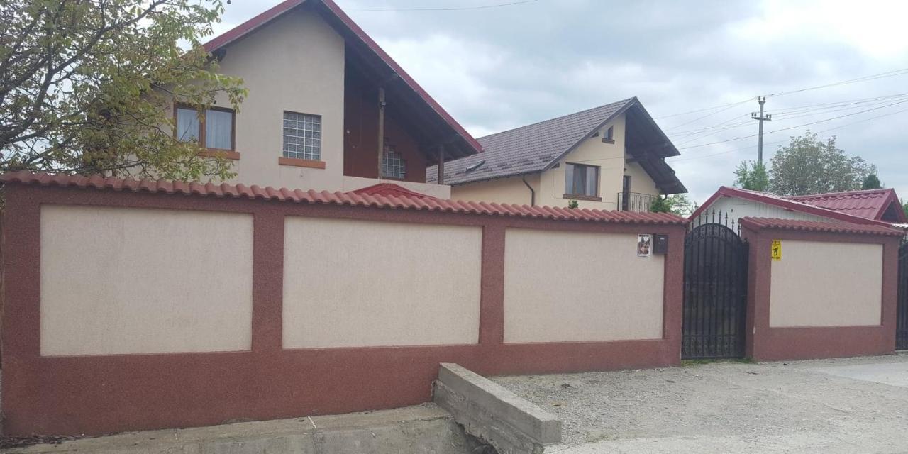 Vila De Vacanta Curtea De Arges Exterior photo